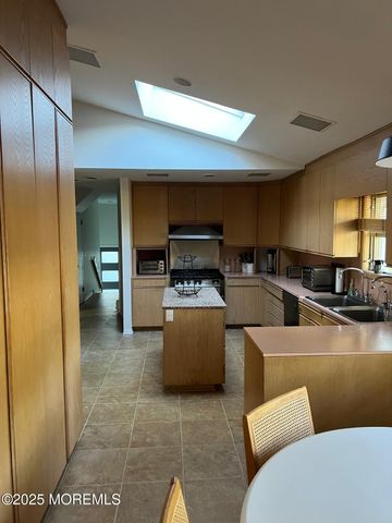 270 Jerome Avenue, Oakhurst, NJ 07755