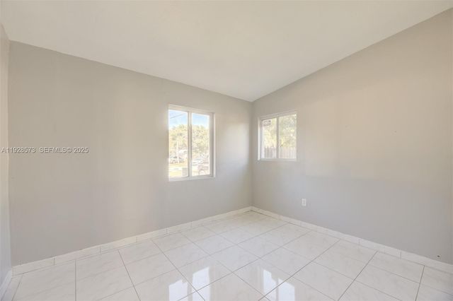 3510 SW 39th St, West Park, FL 33023