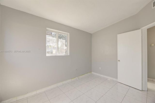 3510 SW 39th St, West Park, FL 33023