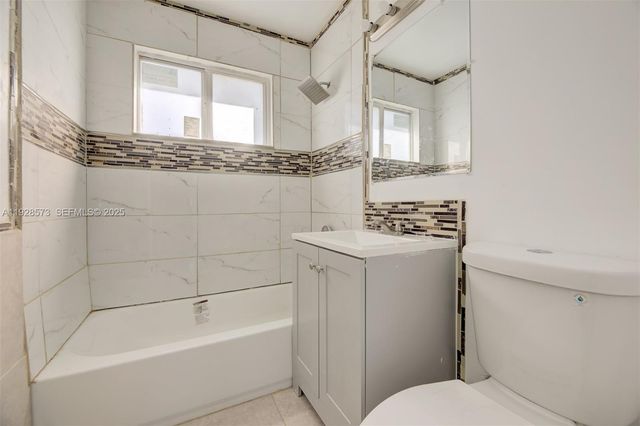 3510 SW 39th St, West Park, FL 33023