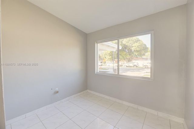 3510 SW 39th St, West Park, FL 33023