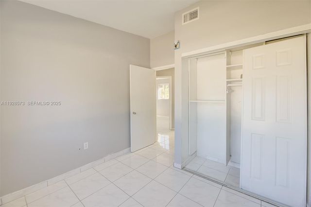 3510 SW 39th St, West Park, FL 33023