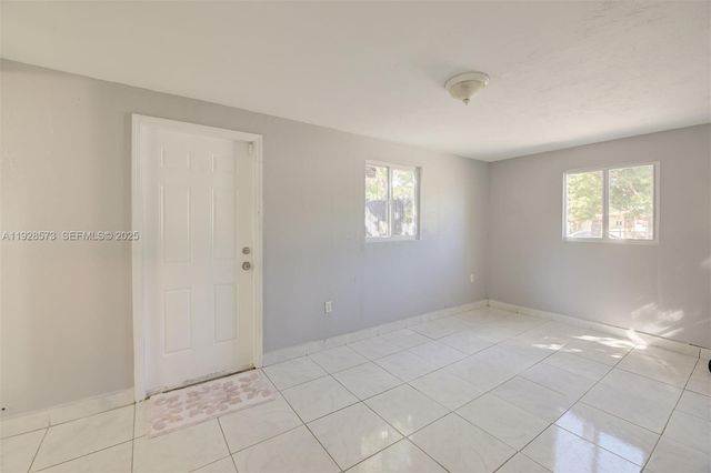 3510 SW 39th St, West Park, FL 33023