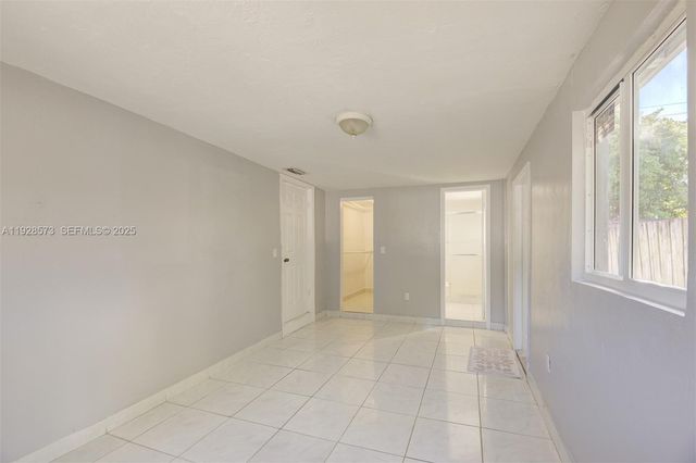 3510 SW 39th St, West Park, FL 33023