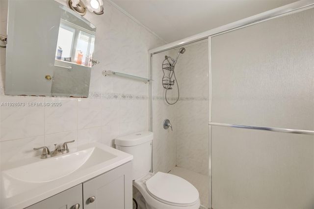 3510 SW 39th St, West Park, FL 33023