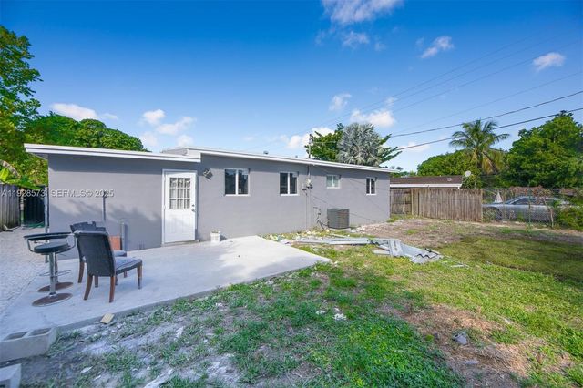 3510 SW 39th St, West Park, FL 33023