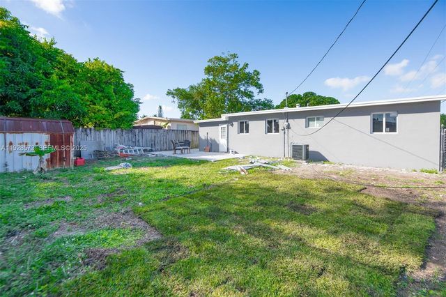 3510 SW 39th St, West Park, FL 33023