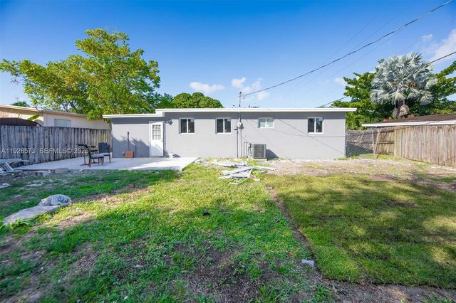 3510 SW 39th St, West Park, FL 33023