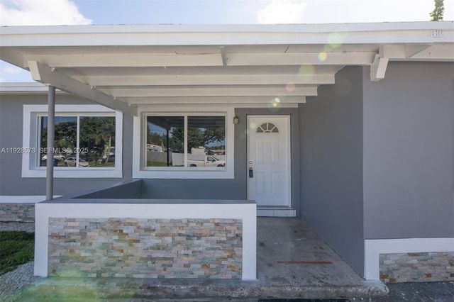 3510 SW 39th St, West Park, FL 33023