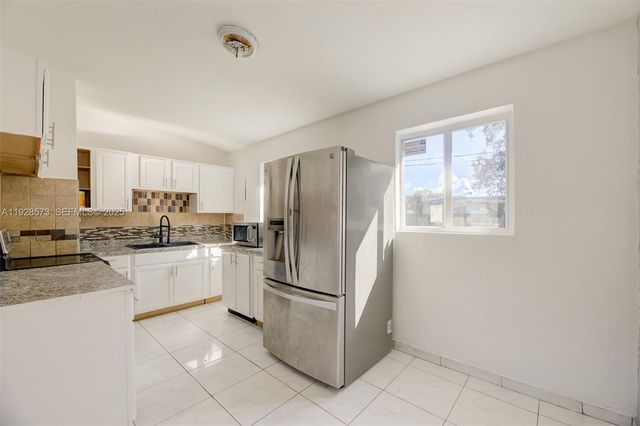 3510 SW 39th St, West Park, FL 33023