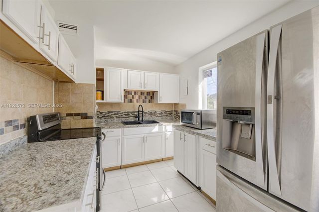 3510 SW 39th St, West Park, FL 33023