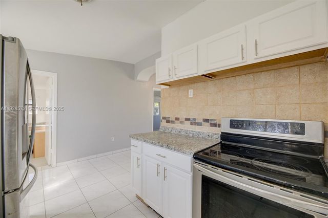 3510 SW 39th St, West Park, FL 33023