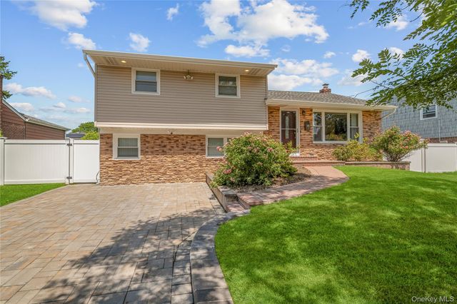 16 Cumberland Road, Jericho, NY 11753