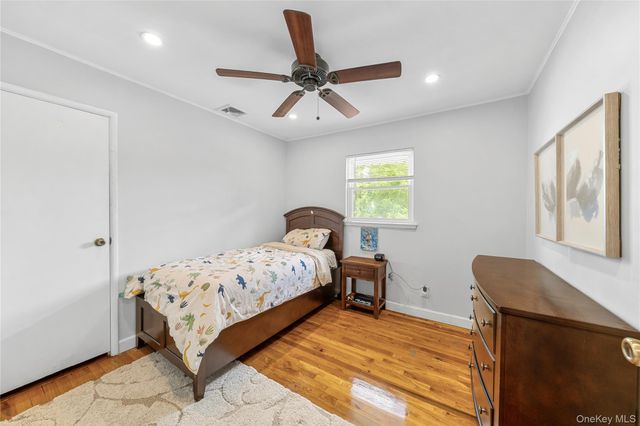 16 Cumberland Road, Jericho, NY 11753