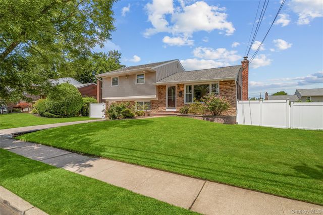 16 Cumberland Road, Jericho, NY 11753