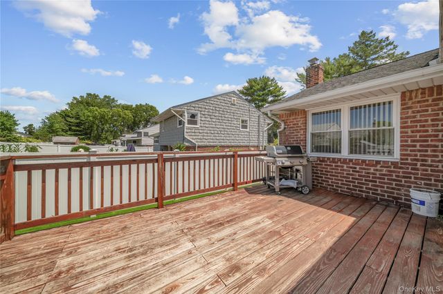 16 Cumberland Road, Jericho, NY 11753