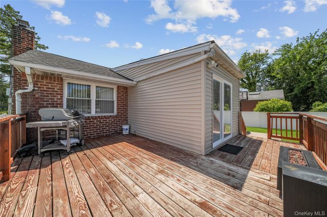 16 Cumberland Road, Jericho, NY 11753
