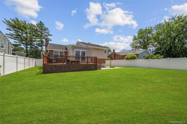 16 Cumberland Road, Jericho, NY 11753