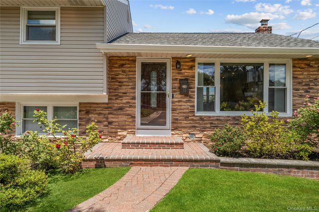 16 Cumberland Road, Jericho, NY 11753