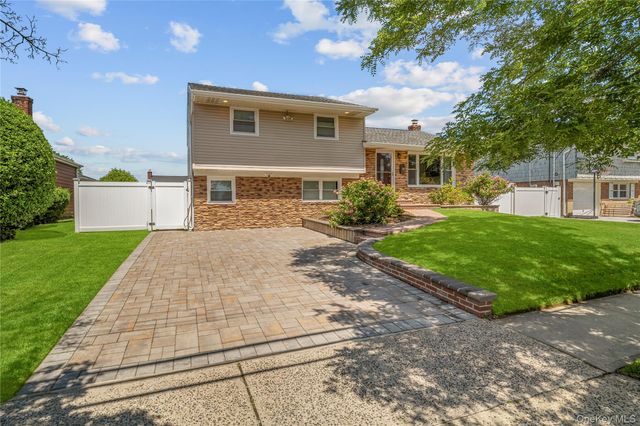 16 Cumberland Road, Jericho, NY 11753