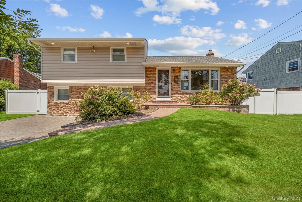 16 Cumberland Road, Jericho, NY 11753