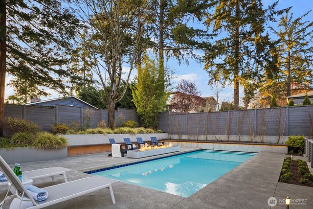 10833 104th Avenue NE, Kirkland, WA 98033
