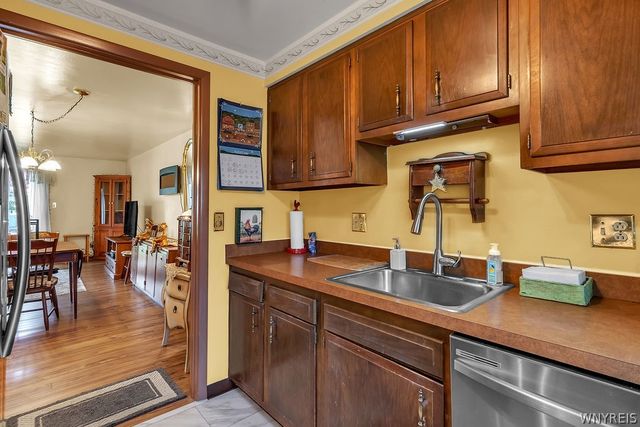 301 Charlesgate Circle, Amherst, NY 14051