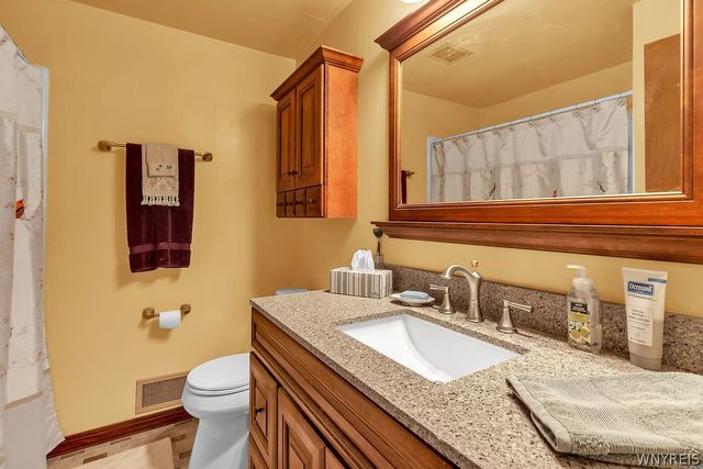 301 Charlesgate Circle, Amherst, NY 14051