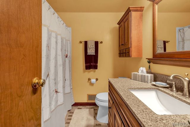 301 Charlesgate Circle, Amherst, NY 14051