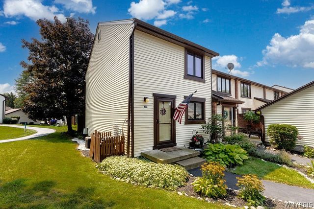 301 Charlesgate Circle, Amherst, NY 14051