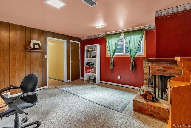 301 Charlesgate Circle, Amherst, NY 14051