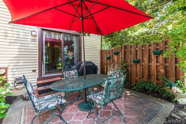 301 Charlesgate Circle, Amherst, NY 14051
