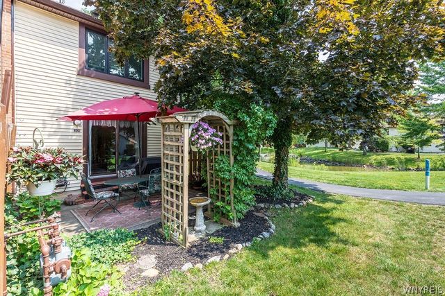 301 Charlesgate Circle, Amherst, NY 14051