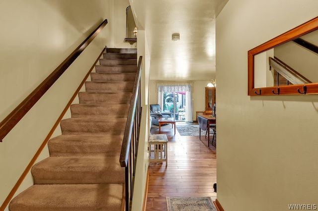 301 Charlesgate Circle, Amherst, NY 14051