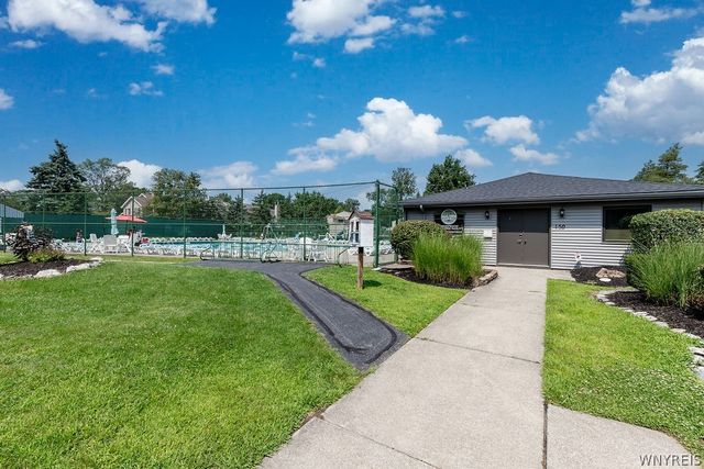 301 Charlesgate Circle, Amherst, NY 14051