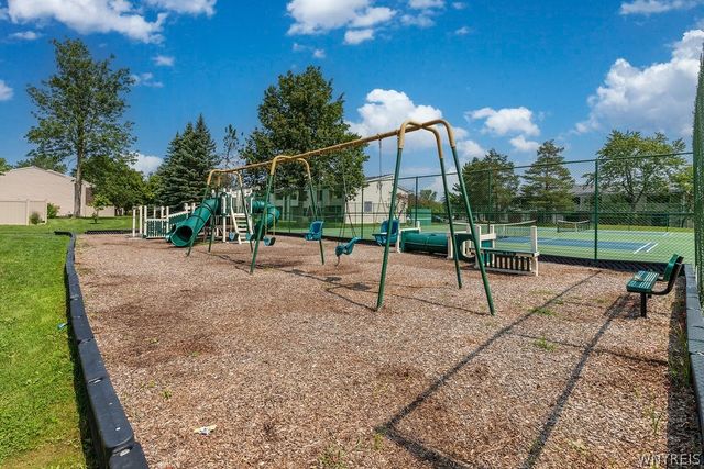 301 Charlesgate Circle, Amherst, NY 14051