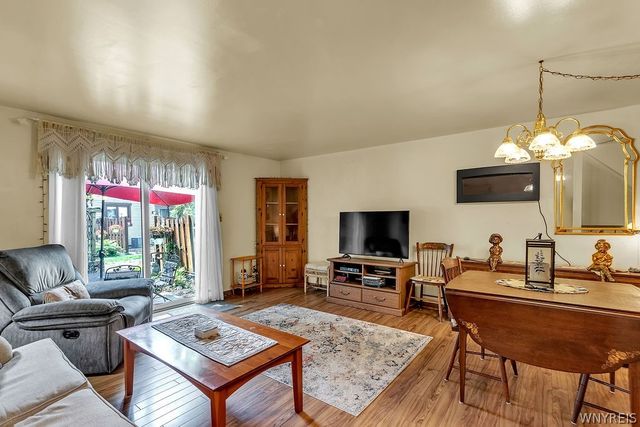 301 Charlesgate Circle, Amherst, NY 14051