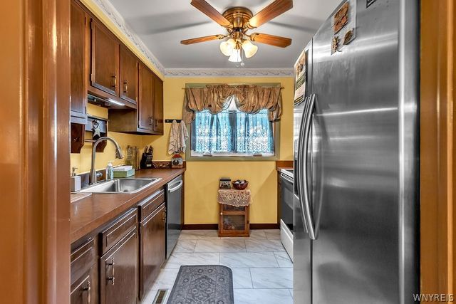 301 Charlesgate Circle, Amherst, NY 14051