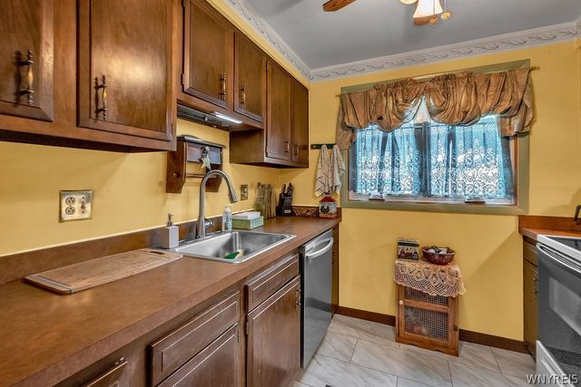 301 Charlesgate Circle, Amherst, NY 14051