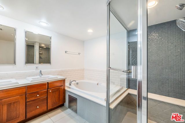 951 Granville Avenue 202, Los Angeles, CA 90049