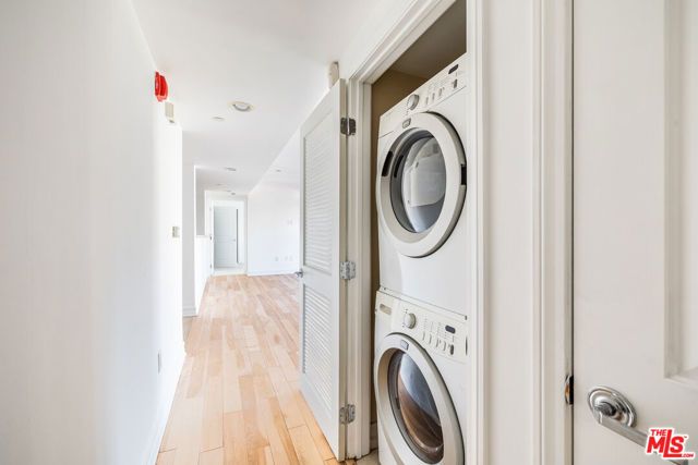 951 Granville Avenue 202, Los Angeles, CA 90049