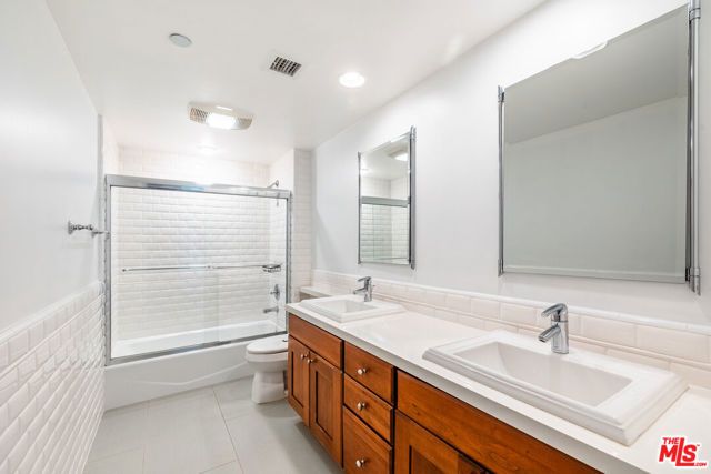 951 Granville Avenue 202, Los Angeles, CA 90049