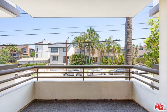 951 Granville Avenue 202, Los Angeles, CA 90049