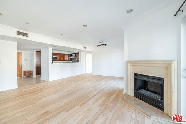 951 Granville Avenue 202, Los Angeles, CA 90049