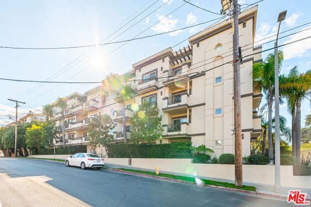 951 Granville Avenue 202, Los Angeles, CA 90049