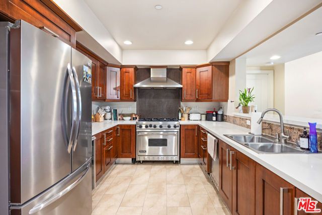 951 Granville Avenue 202, Los Angeles, CA 90049