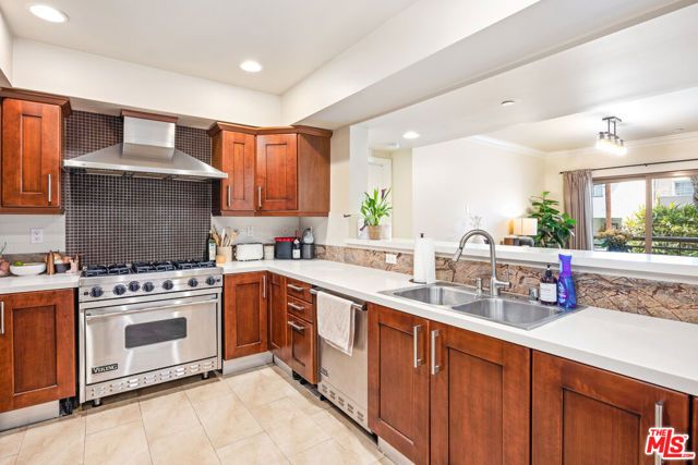 951 Granville Avenue 202, Los Angeles, CA 90049