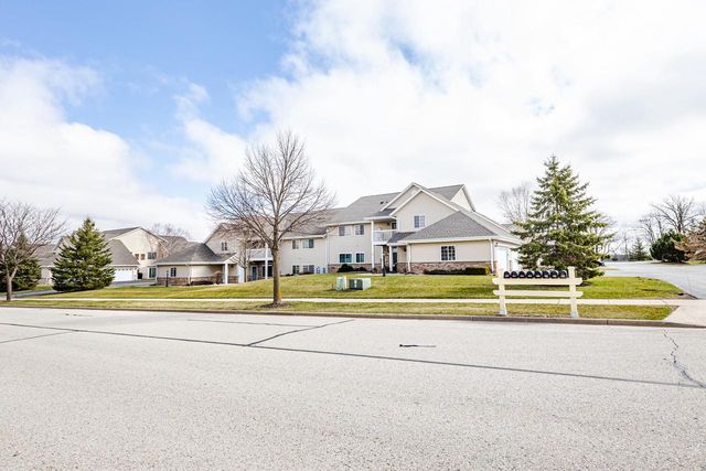 W197N17110 Stonewall DRIVE, Jackson, WI 53037