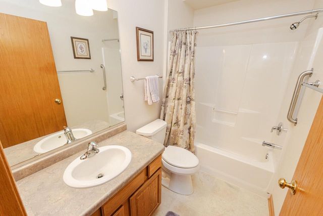 W197N17110 Stonewall DRIVE, Jackson, WI 53037