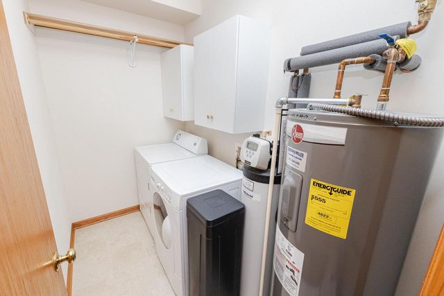W197N17110 Stonewall DRIVE, Jackson, WI 53037